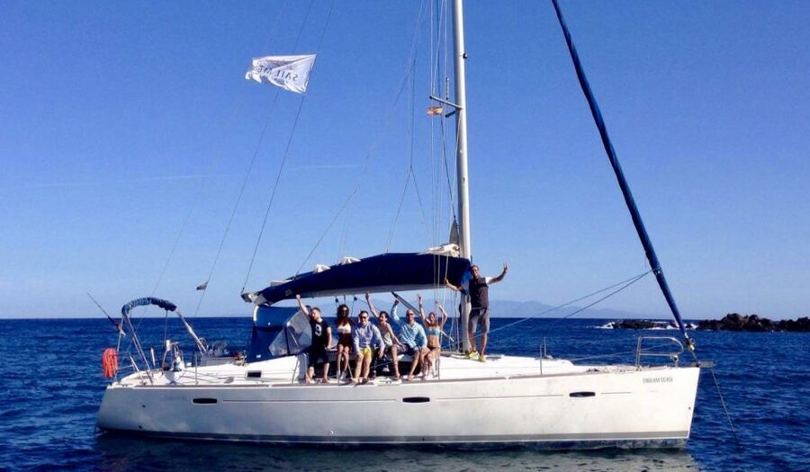 Valencia: 2-Hour Private Boat Cruise - Drinks, music, and the social mood