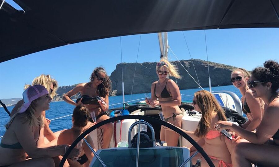 Valencia: 2-Hour Private Boat Cruise - Reliability is the main thing to weigh