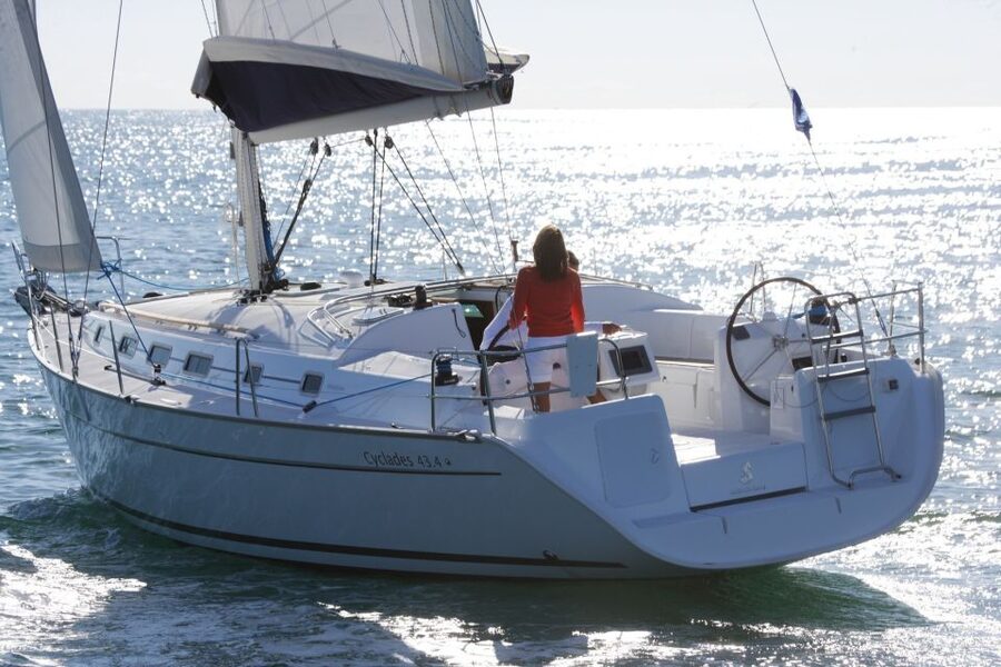 Valencia: 2-Hour Private Boat Cruise - Two hours of open water and skyline views