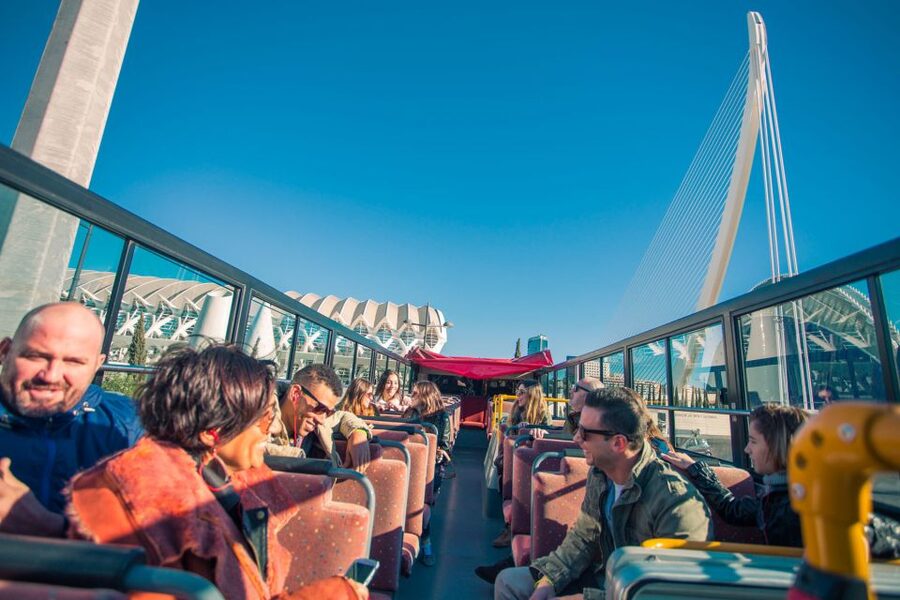 Valencia: 24 or 48-Hour Hop-on Hop-off Bus Ticket - Stops 4 and 5: City of Arts and Sciences and Oceanogràfic