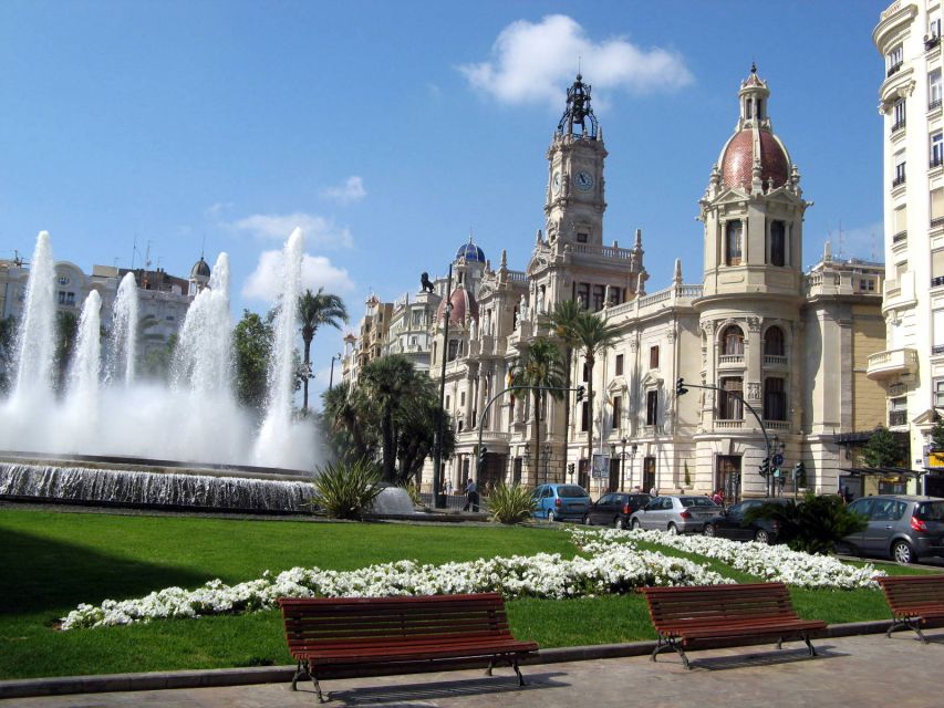 Valencia: 3-Hour Guided City Sightseeing & Beaches Bike Tour - Riding through the Turia Gardens