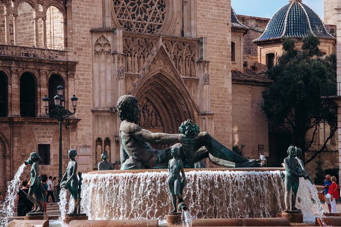 Valencia al completo en Bicicleta - The former Turia riverbed gives you room to ride