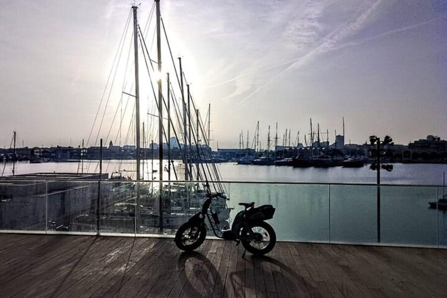Valencia all in one: beaches, old town & city arts by E-bike - Quart Towers, Central Market, and the Silk Exchange