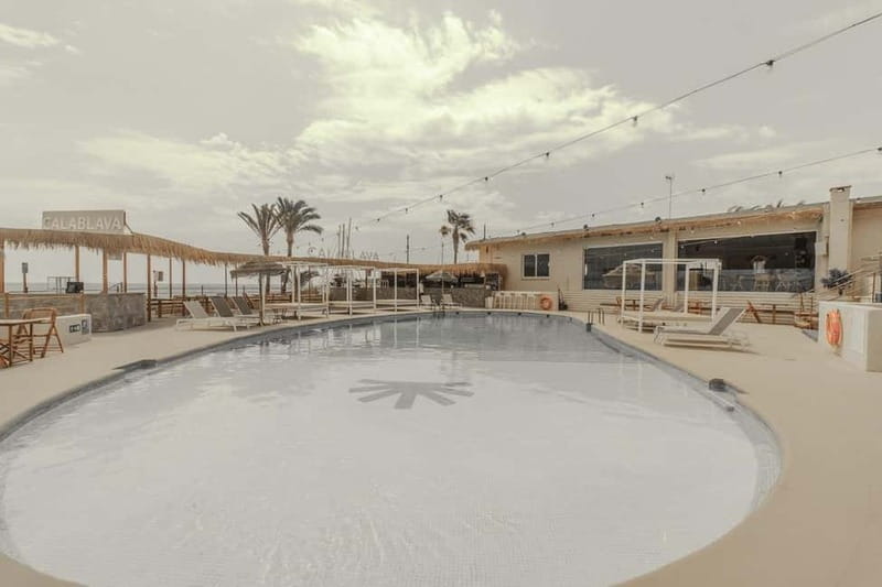 Valencia:Alquiler barco sin licencia PoblaFarnals+Beach Club - Who will enjoy this most