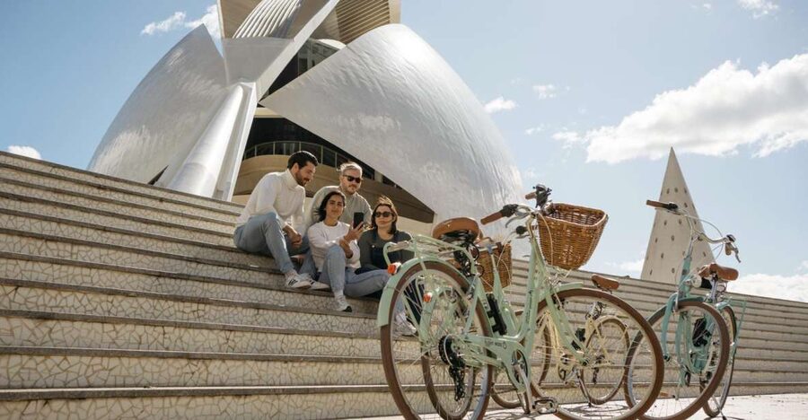Valencia: Audioguide eng,esp,ita + Bike All Day - Starting on Calle Quart with a simple bike pickup