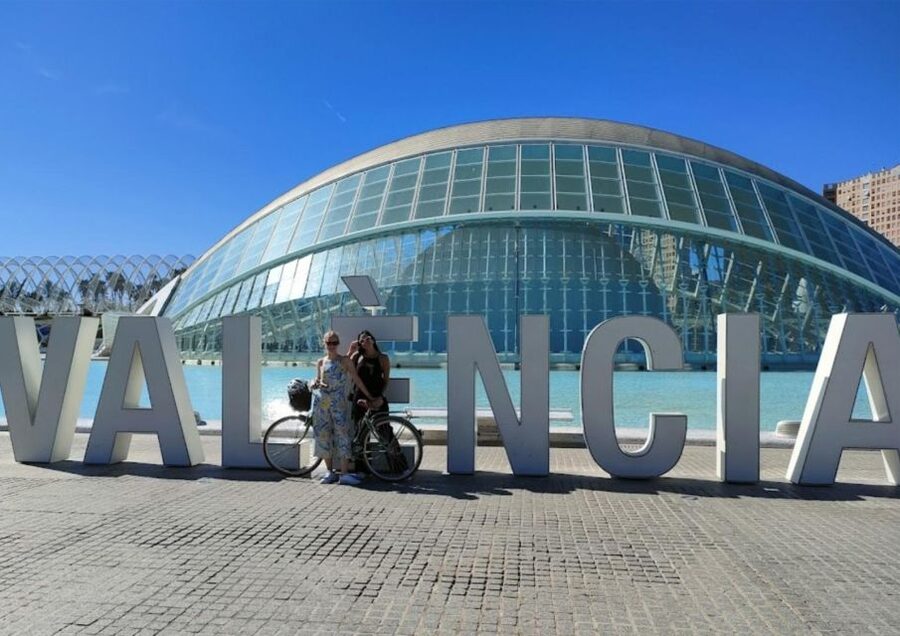 Valencia: Audioguide eng,esp,ita + Bike All Day - What is included, and where extra costs appear
