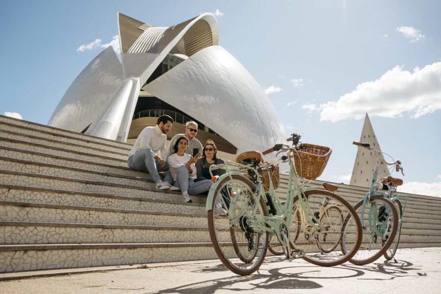 Valencia: Audioguide eng,esp,ita + Bike All Day - Choosing between 49 stops instead of following a fixed tour