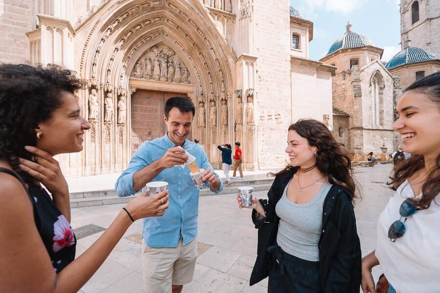Valencia: Authentic Food Tour with Paella Valenciana - Plaza del Ayuntamiento and the local almuerzo