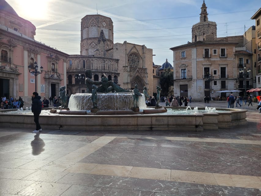Valencia, Biketour of all the city with a local guide - Plaza del Ayuntamiento and modernist Valencia