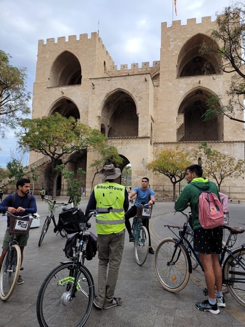 Valencia, Biketour of all the city with a local guide - The City of Arts and Sciences