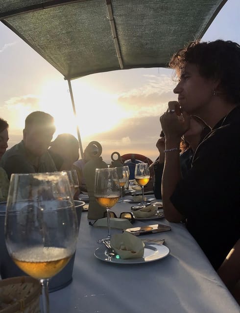 Valencia: Boat Ride with Valencian Wine Tasting & Tapas - What to bring for a comfortable evening