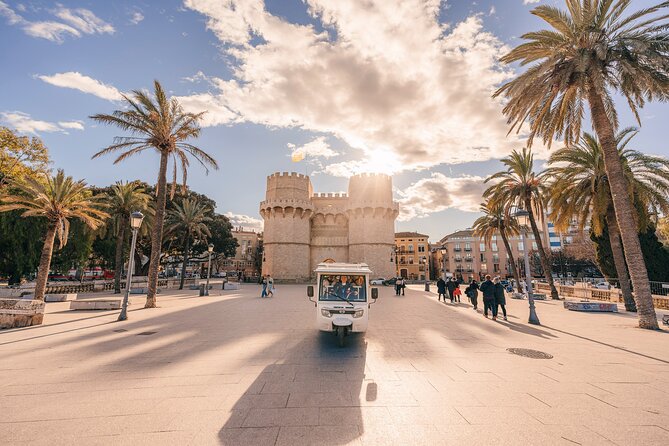 Valencia by Tuk Tuk i: Private tour 1 or 2 hours explore the city - Taking the coastal route