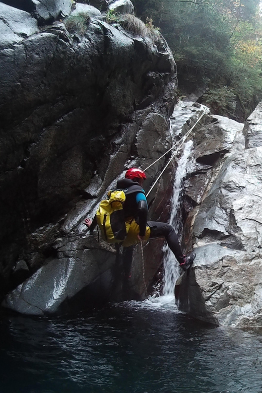 Valencia Canyoning. Experience for everyone - Rappels, jumps, and choice