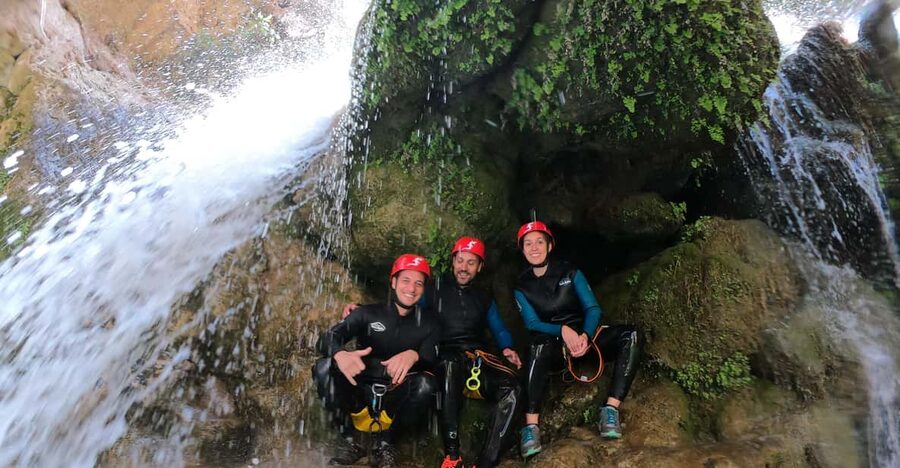 Valencia Canyoning. Experience for everyone - Getting started at C. Mayor, 20
