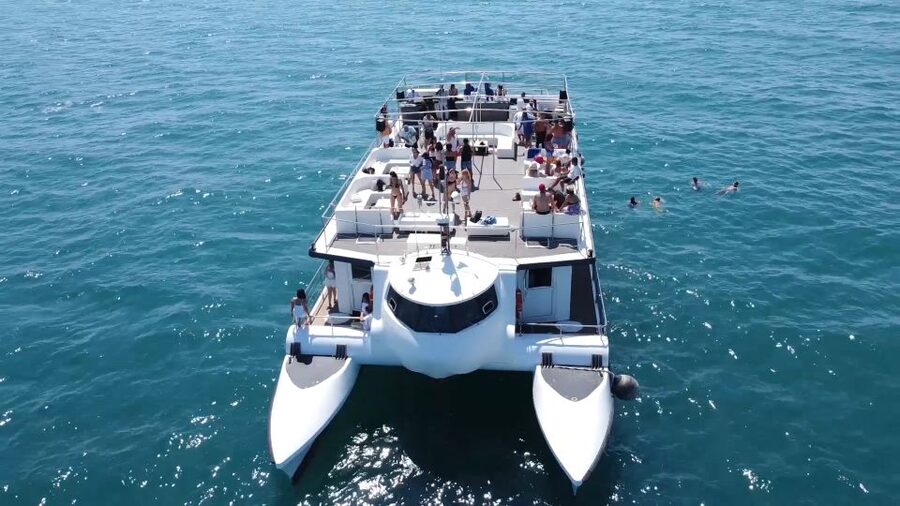 Valencia: Catamaran Cruise with Stop for Swimming - Crew, Language, and Onboard Mood