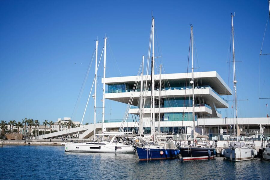 Valencia: Catamaran Party Boat - The welcome drink and onboard bar