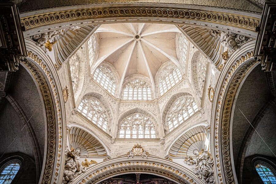 Valencia: Cathedral, St Nicholas, and Lonja de la Seda Tour - Valencia Cathedral and the Holy Grail tradition
