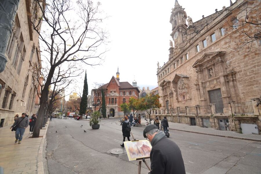 Valencia: Cathedral, St Nicholas, and Lonja de la Seda Tour - Almoina and Valencia’s Roman beginnings