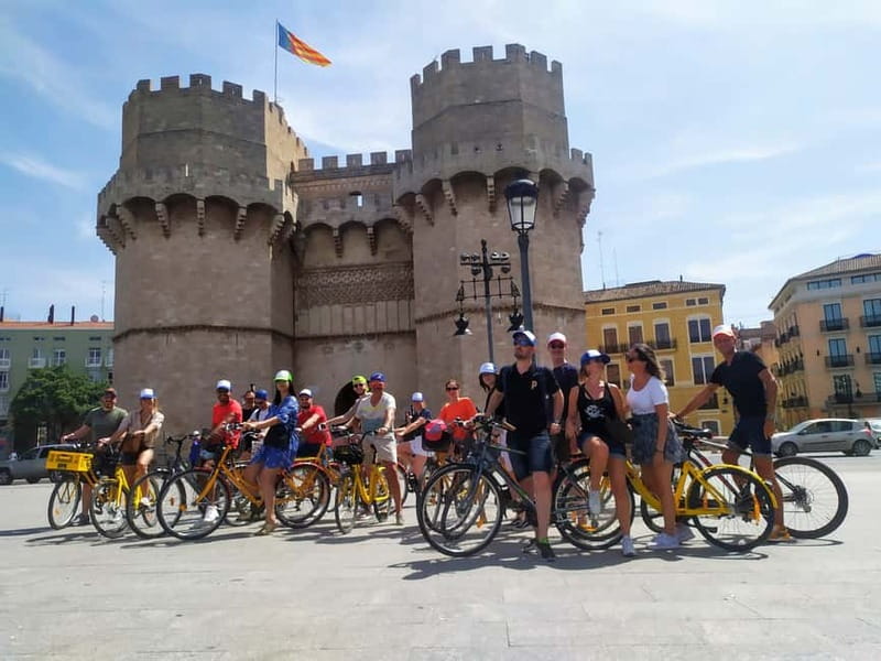 Valencia: City Highlights Bike Tour - Cruising through the nine-kilometer Turia Gardens