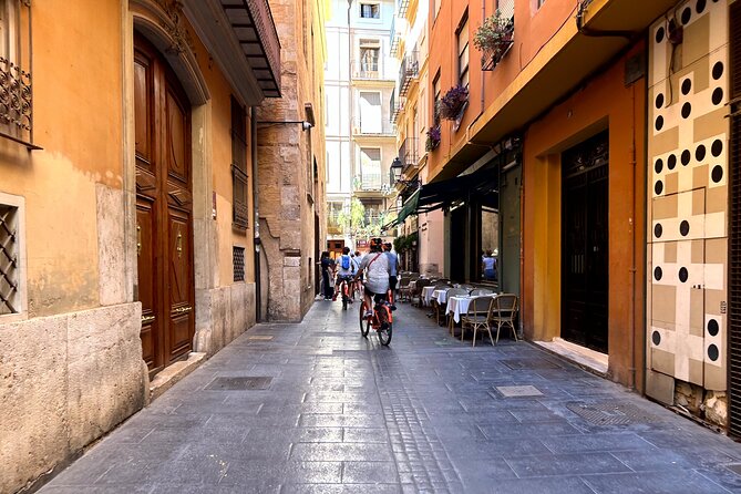 Valencia City Highlights in Guided Bike or E-Bike Tour - Why this route works for a first look at Valencia