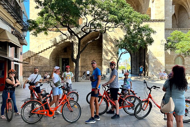 Valencia City Highlights in Guided Bike or E-Bike Tour - City of Arts and Sciences and the return route