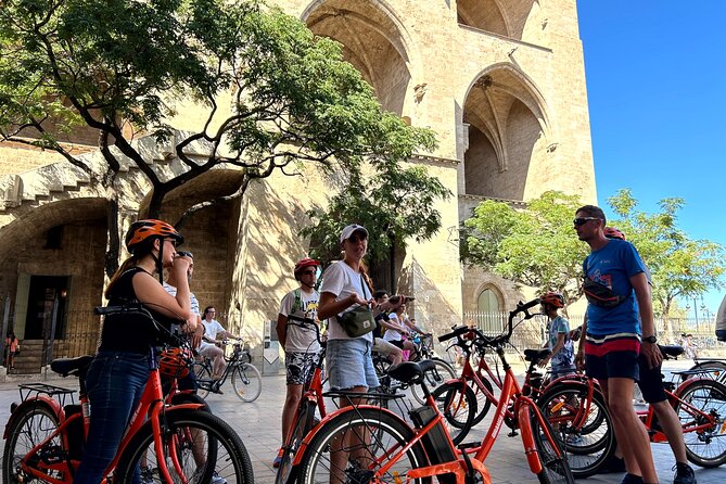 Valencia City Highlights in Guided Bike or E-Bike Tour - Guides, bikes, and group size