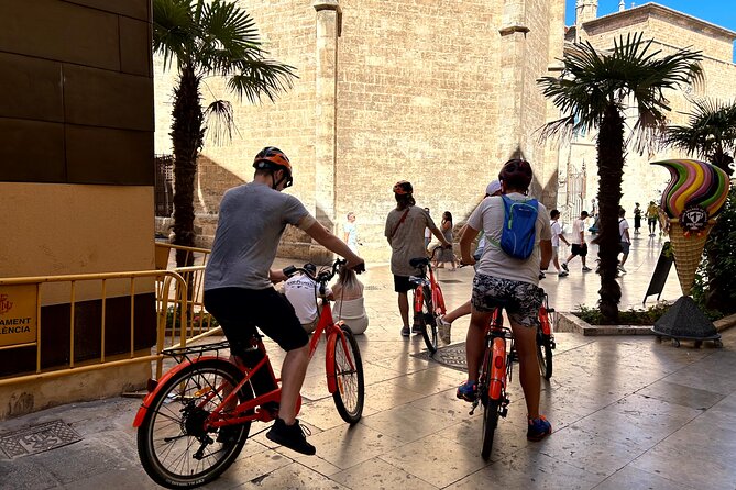 Valencia City Highlights in Guided Bike or E-Bike Tour - Central Market, Sant Joan, and the Silk Exchange