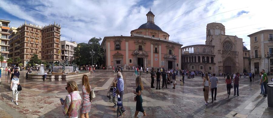 Valencia: City Walking Tour with Top Attractions - ITALIAN - Starting behind the Serranos Towers