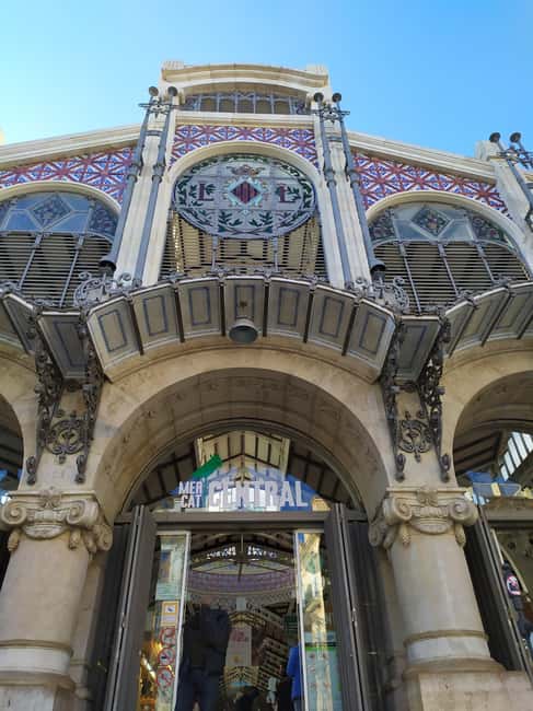 Valencia: City Walking Tour with Top Attractions - ITALIAN - Plaza de la Virgen and the Water Court