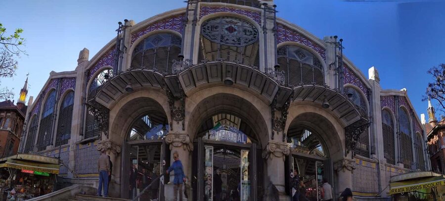 Valencia: City Walking Tour with Top Attractions - ITALIAN - Plaza del Ayuntamiento and the modern city center