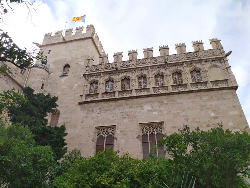 Valencia: City Walking Tour with Top Attractions - ITALIAN - The Silk Exchange, Valencia’s grand finale