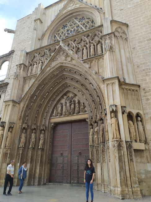 Valencia: City Walking Tour with Top Attractions - ITALIAN - Serranos Towers and the medieval entrance to Valencia
