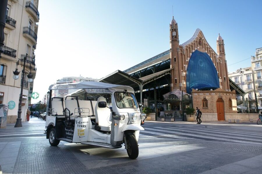 Valencia: Complete Tuk-Tuk Tour Around the City - Two short stops and the photography question