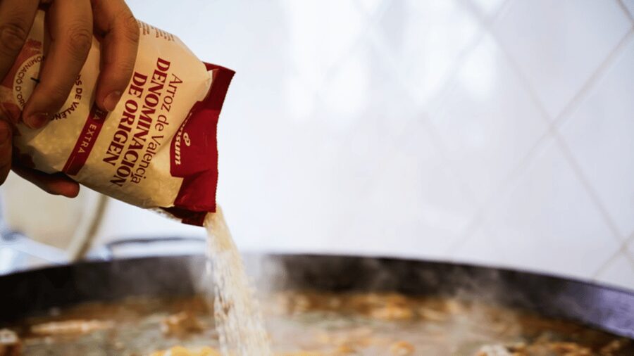 Valencia: cook your paella (with purchase at Russafa market) - Walking from the market to the cooking space