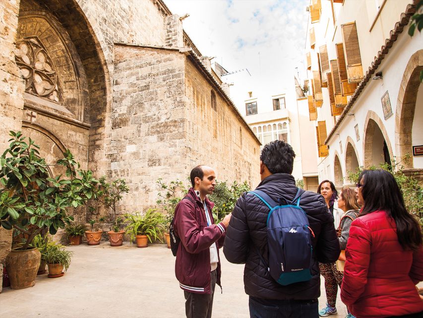 Valencia: Essentials and World Heritages Sites Walking Tour - The guides make the difference