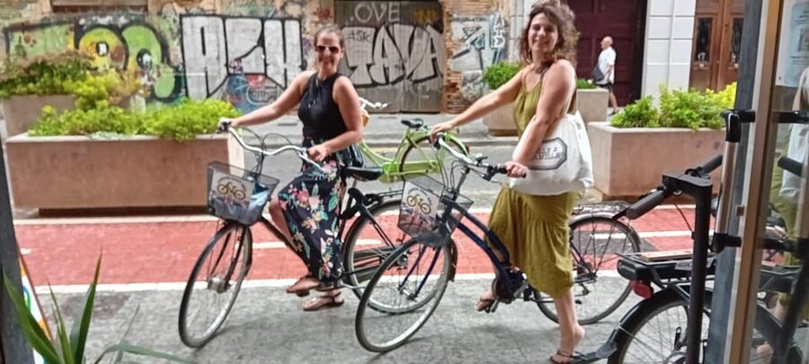 Valencia: Essentials Bike Tour from Ruzafa - Key points at a glance