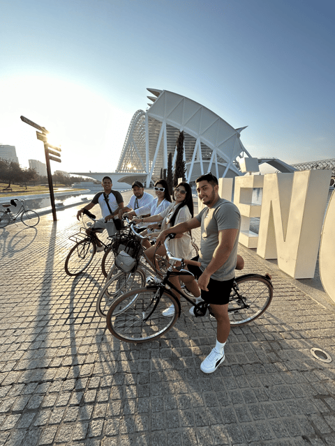 Valencia: Essentials Bike Tour from Ruzafa - A playful stop at Gulliver Park