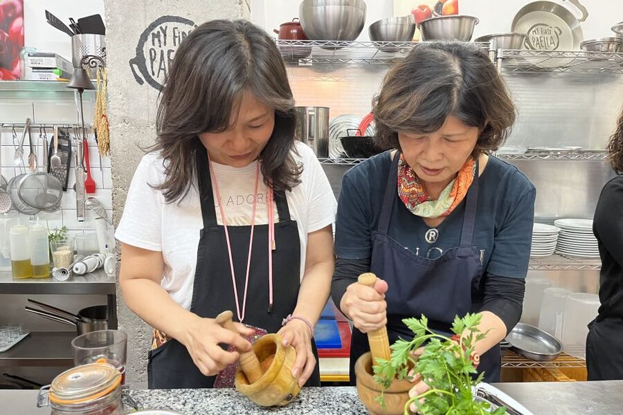 Valencia: Evening Guided Paella Workshop, Tapas, and Drinks - Should you book My First Paella?