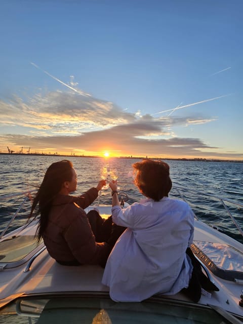 Valencia: Exclusive Sunset Cruise with Drink - Finding Wavepol near Malvarrosa Beach