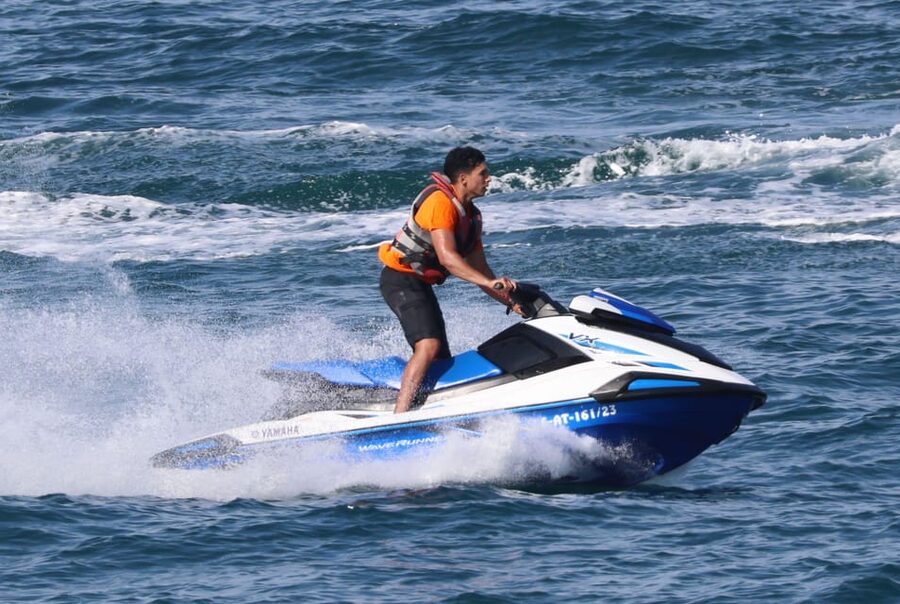 Valencia: Excursión en Moto de Agua + Paddle Surf - Starting beside Valencia’s Marina
