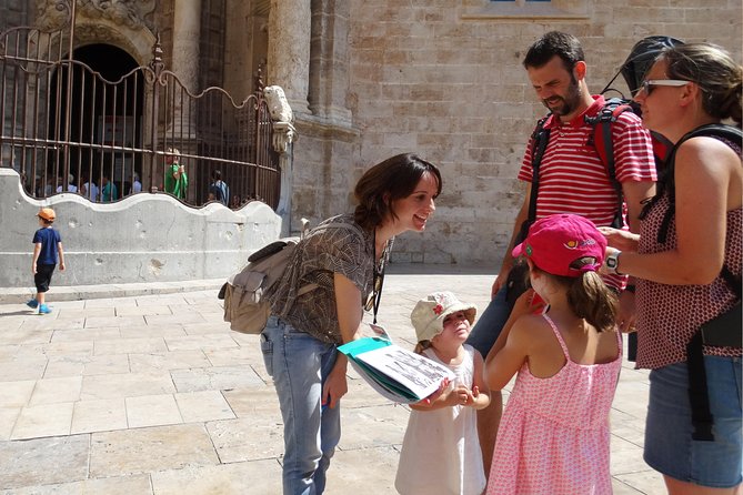 Valencia Family Tour Guided tour in Italian - Plaza de la Virgen and the Water Tribunal