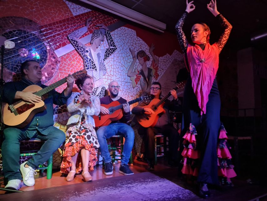 Valencia: Flamenco at Toro y La Luna with optional Dinner - The performers, from guitar to powerful singing