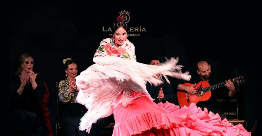 Valencia: Flamenco Show with Dinner at La Bulería - La Bulería turns dinner into a full flamenco evening