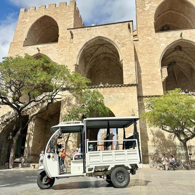Valencia: Full Tuk Tuk Tour 2H - The marina, beaches, and Cabanyal