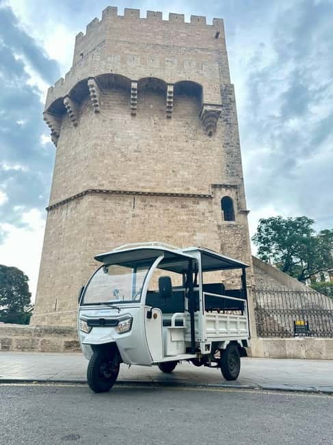Valencia: Full Tuk Tuk Tour 2H - From Serranos Towers to the city gates