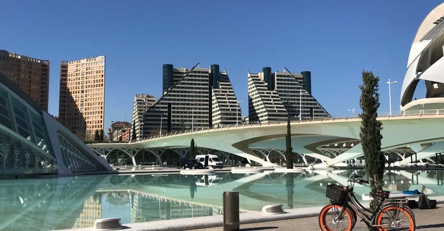 Valencia: Grand City Bike Tour on Bicycle, E-Bike or E-Step - Arriving at the City of Arts and Sciences