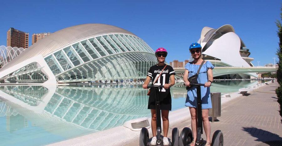 Valencia: Grand City Private Segway Tour - An hour among the City of Arts and Sciences