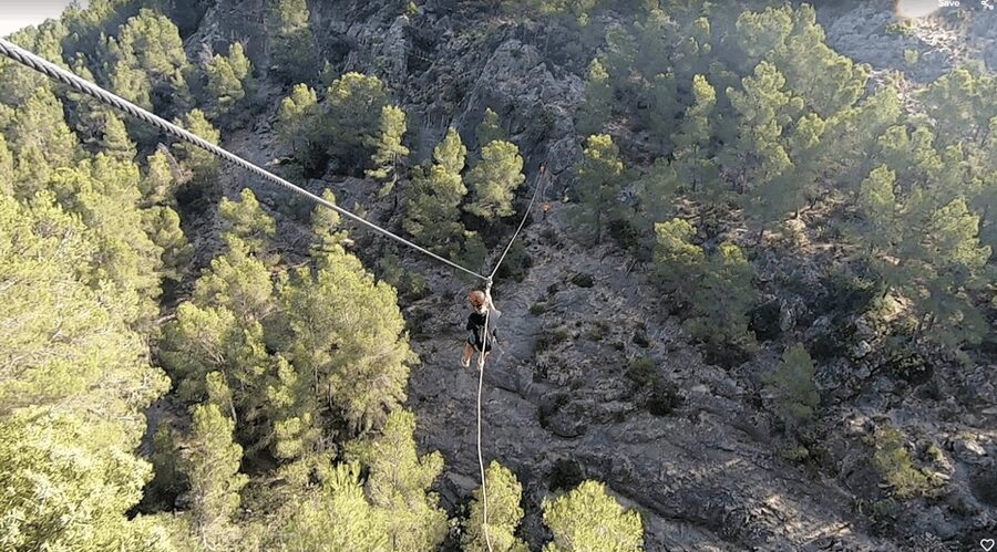 Valencia: Guided Mountaineering Experience - The fixed route across the rock
