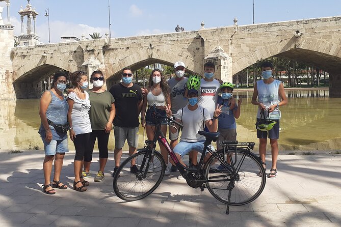 Valencia Highlights Bike Tour - Gulliver Park and the journey east