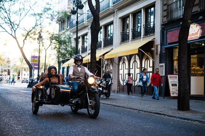 Valencia Highlights on a Vintage Sidecar with local driver - From the cathedral to the Central Market